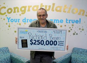 Paciente de cáncer gana $250 mil en la lotería